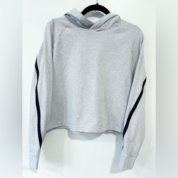 On Running Tops - On Running Women’s Studio Hoodie | Gray Black Stripe | Size Large | On Cloud